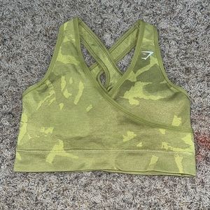 Gym shark sports bra, size medium, in great condition no rips or tears,